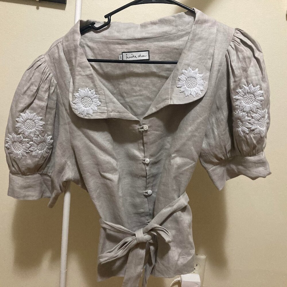 Innika Choo Linen Gray White Floral Embroidered Top Sz 1 Small Short Sleeve